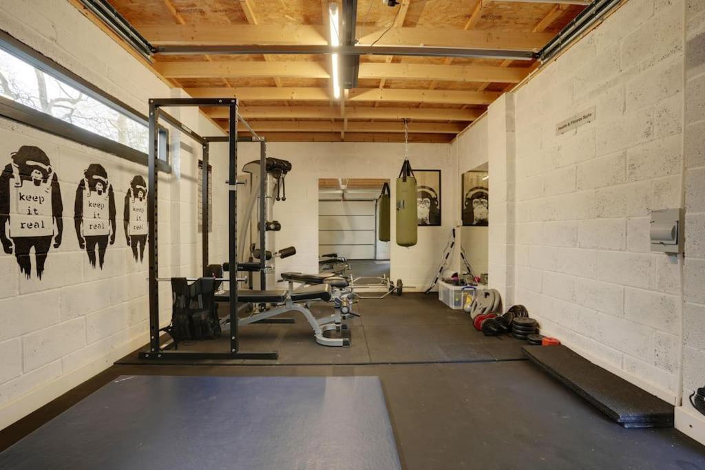 Holiday home Spacious 4 Bed With Gym And Tennis Court