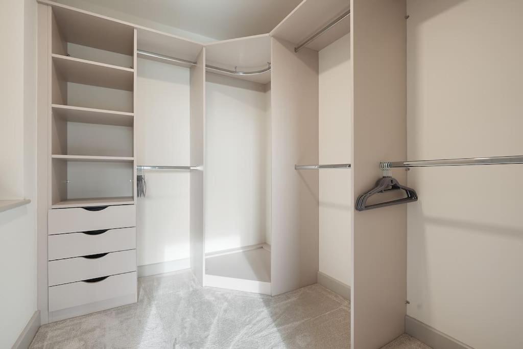 Spacious 4 Bed With Gym And Tennis Court Сasa de vacaciones *
